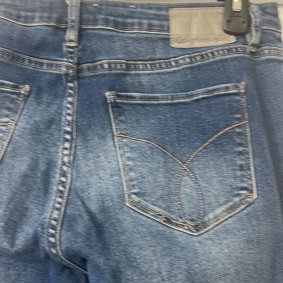 Calvin Klein Jeans. Size 31 X 32. - Picture 3 of 4